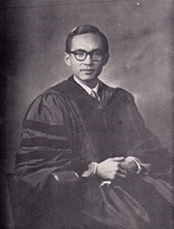 ศาสตราจารย์ ดร.อดุล วิเชียรเจริญ คณบดีคณะศิลปศาสตร์คนแรก